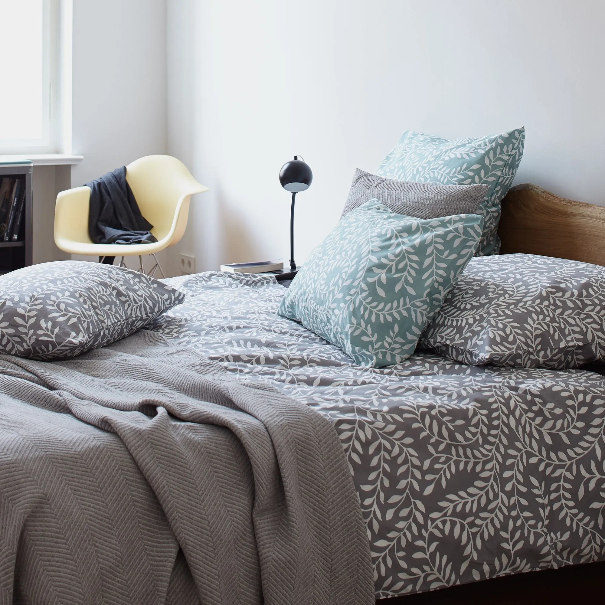 Aneto Bedding [Light grey/White]