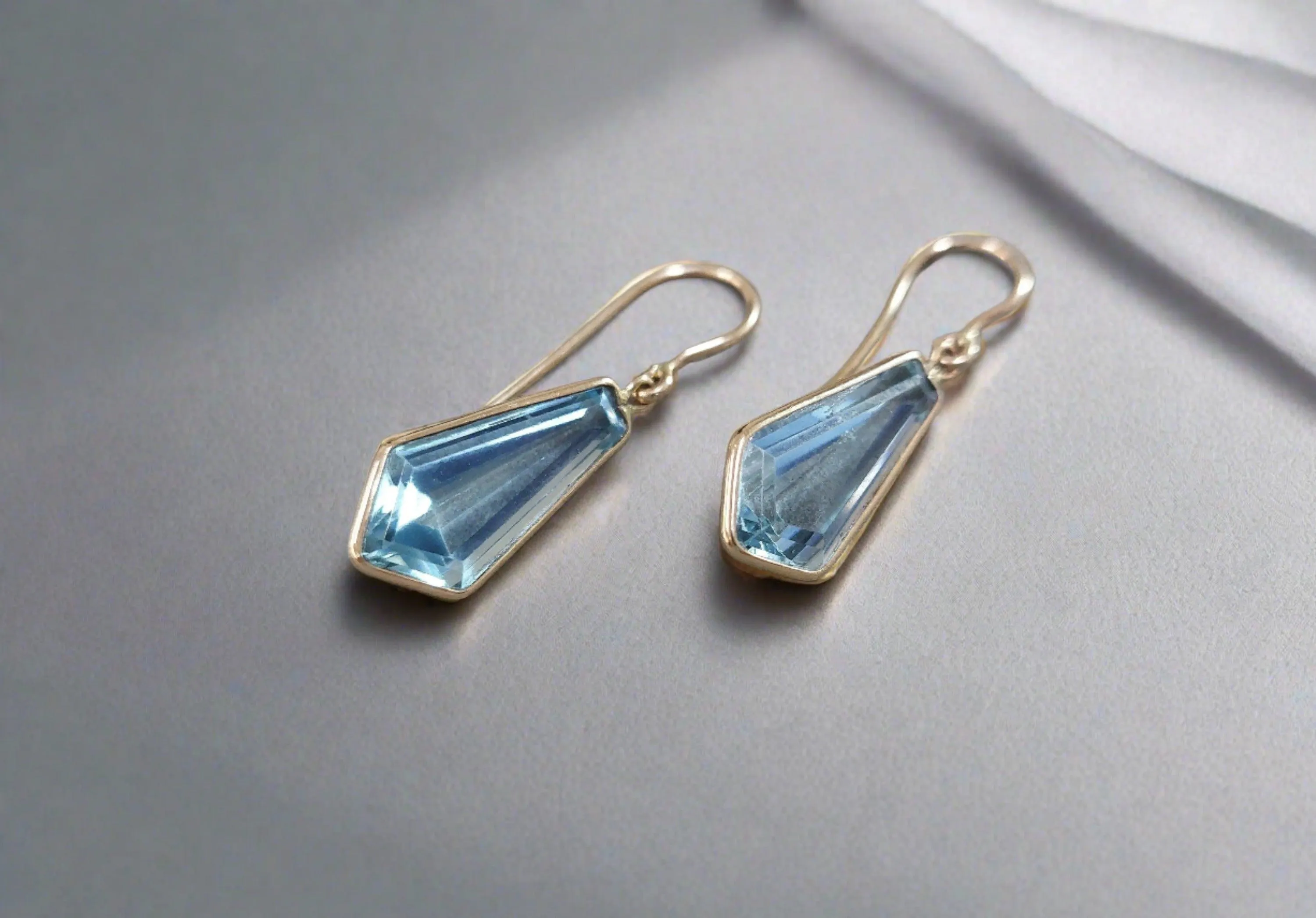 Beautiful 14k Gold Topaz Earrings Sky Blue