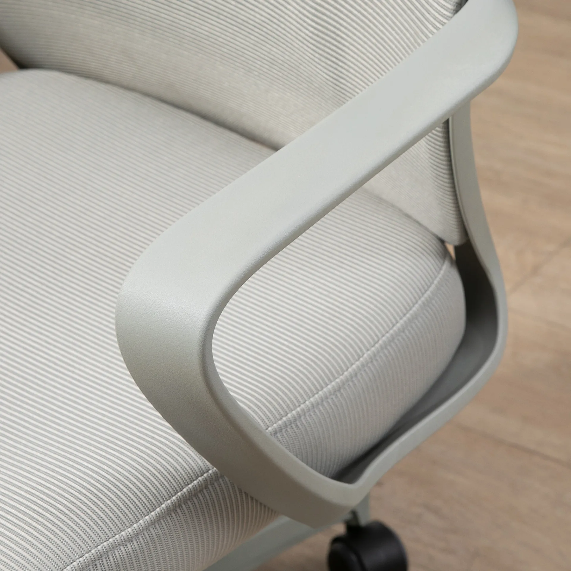 Vinsetto Grey Ergonomic Office Chair - High Mesh Back, Adjustable Height & Swivel Base